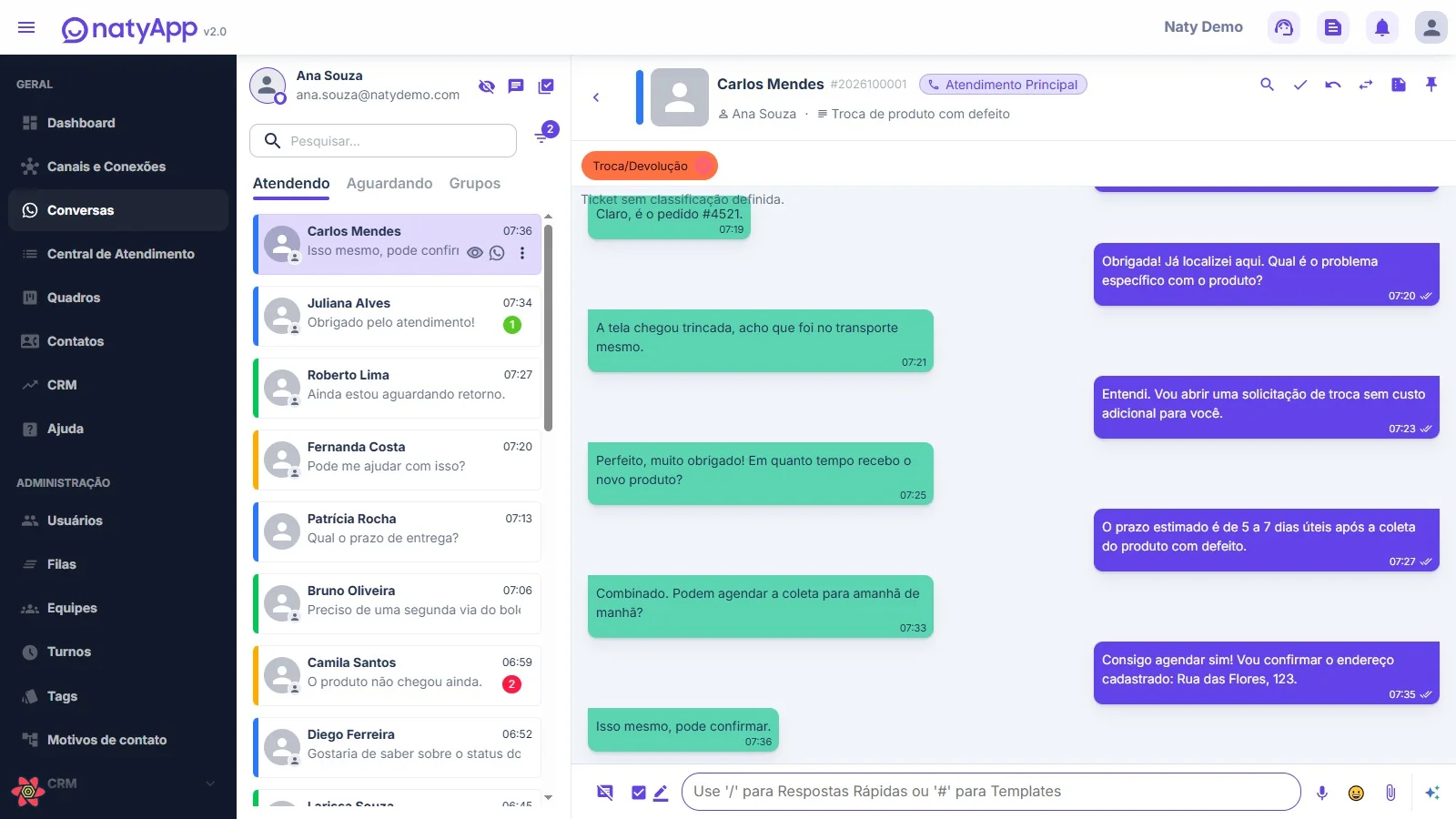 Caixa de entrada da natyApp: lista de conversas à esquerda, cada uma com atendente e horário, e a conversa aberta à direita com histórico e protocolo do ticket.